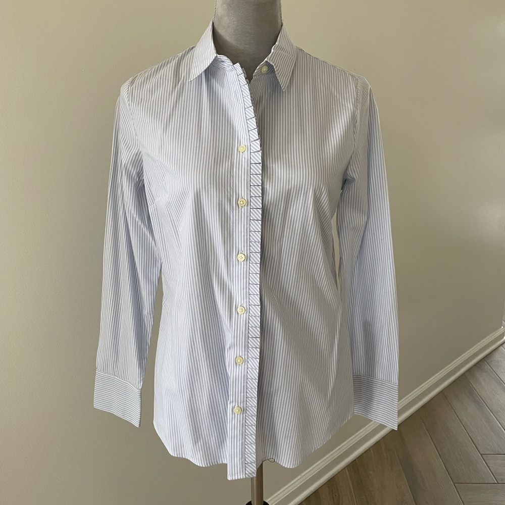 Banana Republic Women’s Riley dress shirt - Light Blue & White Stripe, Size 8P